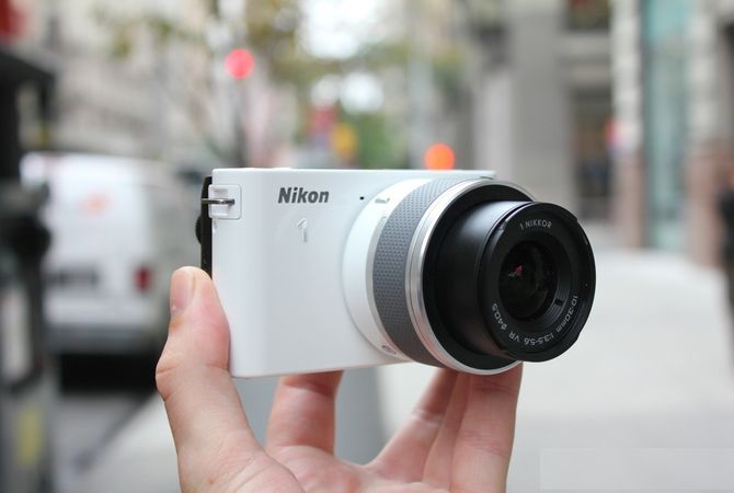   Nikon 1 J1